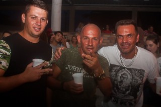 
<a style='margin-left: 5px;' class='btn btn-xs btn-social btn-facebook' href='https://www.facebook.com/sharer/sharer.php?u=https://www.galeramix.com.br/imagem/a73/800-800-90/conteudo/site_galerias/73/cachacada-do-ivonir-machado-pirao-com-linguica-tijucas-galeramix-86.jpg' rel='popup' data-width='500' data-height='400'><i class='fa fa-facebook'></i>Compartilhar <span class='hidden-xs'>no Facebook</span>
</a> 
<a class='btn btn-default btn-xs' target='_blank' href='imagem/a73/800-800-90/conteudo/site_galerias/73/cachacada-do-ivonir-machado-pirao-com-linguica-tijucas-galeramix-86.jpg'>
<span class='glyphicon glyphicon-cloud-download'></span> Salvar
</a>
