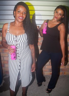 
<a style='margin-left: 5px;' class='btn btn-xs btn-social btn-facebook' href='https://www.facebook.com/sharer/sharer.php?u=https://www.galeramix.com.br/imagem/a73/800-800-90/conteudo/site_galerias/73/cachacada-do-ivonir-machado-pirao-com-linguica-tijucas-galeramix-88.jpg' rel='popup' data-width='500' data-height='400'><i class='fa fa-facebook'></i>Compartilhar <span class='hidden-xs'>no Facebook</span>
</a> 
<a class='btn btn-default btn-xs' target='_blank' href='imagem/a73/800-800-90/conteudo/site_galerias/73/cachacada-do-ivonir-machado-pirao-com-linguica-tijucas-galeramix-88.jpg'>
<span class='glyphicon glyphicon-cloud-download'></span> Salvar
</a>
