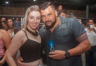 
<a style='margin-left: 5px;' class='btn btn-xs btn-social btn-facebook' href='https://www.facebook.com/sharer/sharer.php?u=https://www.galeramix.com.br/imagem/a73/800-800-90/conteudo/site_galerias/73/cachacada-do-ivonir-machado-pirao-com-linguica-tijucas-galeramix-94.jpg' rel='popup' data-width='500' data-height='400'><i class='fa fa-facebook'></i>Compartilhar <span class='hidden-xs'>no Facebook</span>
</a> 
<a class='btn btn-default btn-xs' target='_blank' href='imagem/a73/800-800-90/conteudo/site_galerias/73/cachacada-do-ivonir-machado-pirao-com-linguica-tijucas-galeramix-94.jpg'>
<span class='glyphicon glyphicon-cloud-download'></span> Salvar
</a>
