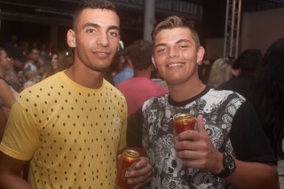 
<a style='margin-left: 5px;' class='btn btn-xs btn-social btn-facebook' href='https://www.facebook.com/sharer/sharer.php?u=https://www.galeramix.com.br/imagem/a73/800-800-90/conteudo/site_galerias/73/cachacada-do-ivonir-machado-pirao-com-linguica-tijucas-galeramix-96.jpg' rel='popup' data-width='500' data-height='400'><i class='fa fa-facebook'></i>Compartilhar <span class='hidden-xs'>no Facebook</span>
</a> 
<a class='btn btn-default btn-xs' target='_blank' href='imagem/a73/800-800-90/conteudo/site_galerias/73/cachacada-do-ivonir-machado-pirao-com-linguica-tijucas-galeramix-96.jpg'>
<span class='glyphicon glyphicon-cloud-download'></span> Salvar
</a>
