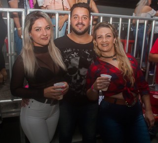 
<a style='margin-left: 5px;' class='btn btn-xs btn-social btn-facebook' href='https://www.facebook.com/sharer/sharer.php?u=https://www.galeramix.com.br/imagem/a73/800-800-90/conteudo/site_galerias/73/cachacada-do-ivonir-machado-pirao-com-linguica-tijucas-galeramix-99.jpg' rel='popup' data-width='500' data-height='400'><i class='fa fa-facebook'></i>Compartilhar <span class='hidden-xs'>no Facebook</span>
</a> 
<a class='btn btn-default btn-xs' target='_blank' href='imagem/a73/800-800-90/conteudo/site_galerias/73/cachacada-do-ivonir-machado-pirao-com-linguica-tijucas-galeramix-99.jpg'>
<span class='glyphicon glyphicon-cloud-download'></span> Salvar
</a>
