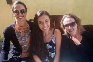 
                <a style='margin-left: 5px;' class='btn btn-xs btn-social btn-facebook' href='https://www.facebook.com/sharer/sharer.php?u=https://www.galeramix.com.br/imagem/a74/800-800-90/conteudo/site_galerias/74/feijoada-magnatas-galera-mix-14.jpg' rel='popup' data-width='500' data-height='400'><i class='fa fa-facebook'></i>Compartilhar <span class='hidden-xs'>no Facebook</span>
            </a> 
            <a class='btn btn-default btn-xs' target='_blank' href='imagem/a74/800-800-90/conteudo/site_galerias/74/feijoada-magnatas-galera-mix-14.jpg'>
                <span class='glyphicon glyphicon-cloud-download'></span> Salvar
            </a>
            