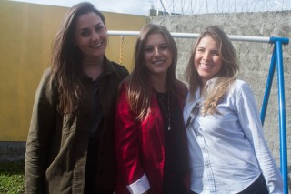 
<a style='margin-left: 5px;' class='btn btn-xs btn-social btn-facebook' href='https://www.facebook.com/sharer/sharer.php?u=https://www.galeramix.com.br/imagem/a74/800-800-90/conteudo/site_galerias/74/feijoada-magnatas-galera-mix-18.jpg' rel='popup' data-width='500' data-height='400'><i class='fa fa-facebook'></i>Compartilhar <span class='hidden-xs'>no Facebook</span>
</a> 
<a class='btn btn-default btn-xs' target='_blank' href='imagem/a74/800-800-90/conteudo/site_galerias/74/feijoada-magnatas-galera-mix-18.jpg'>
<span class='glyphicon glyphicon-cloud-download'></span> Salvar
</a>
