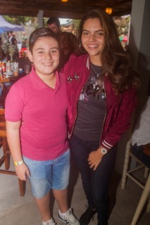 
<a style='margin-left: 5px;' class='btn btn-xs btn-social btn-facebook' href='https://www.facebook.com/sharer/sharer.php?u=https://www.galeramix.com.br/imagem/a74/800-800-90/conteudo/site_galerias/74/feijoada-magnatas-galera-mix-2.jpg' rel='popup' data-width='500' data-height='400'><i class='fa fa-facebook'></i>Compartilhar <span class='hidden-xs'>no Facebook</span>
</a> 
<a class='btn btn-default btn-xs' target='_blank' href='imagem/a74/800-800-90/conteudo/site_galerias/74/feijoada-magnatas-galera-mix-2.jpg'>
<span class='glyphicon glyphicon-cloud-download'></span> Salvar
</a>
