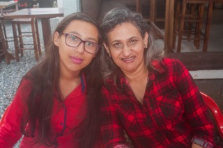 
<a style='margin-left: 5px;' class='btn btn-xs btn-social btn-facebook' href='https://www.facebook.com/sharer/sharer.php?u=https://www.galeramix.com.br/imagem/a74/800-800-90/conteudo/site_galerias/74/feijoada-magnatas-galera-mix-26.jpg' rel='popup' data-width='500' data-height='400'><i class='fa fa-facebook'></i>Compartilhar <span class='hidden-xs'>no Facebook</span>
</a> 
<a class='btn btn-default btn-xs' target='_blank' href='imagem/a74/800-800-90/conteudo/site_galerias/74/feijoada-magnatas-galera-mix-26.jpg'>
<span class='glyphicon glyphicon-cloud-download'></span> Salvar
</a>
