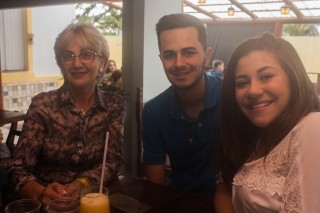 
<a style='margin-left: 5px;' class='btn btn-xs btn-social btn-facebook' href='https://www.facebook.com/sharer/sharer.php?u=https://www.galeramix.com.br/imagem/a74/800-800-90/conteudo/site_galerias/74/feijoada-magnatas-galera-mix-30.jpg' rel='popup' data-width='500' data-height='400'><i class='fa fa-facebook'></i>Compartilhar <span class='hidden-xs'>no Facebook</span>
</a> 
<a class='btn btn-default btn-xs' target='_blank' href='imagem/a74/800-800-90/conteudo/site_galerias/74/feijoada-magnatas-galera-mix-30.jpg'>
<span class='glyphicon glyphicon-cloud-download'></span> Salvar
</a>
