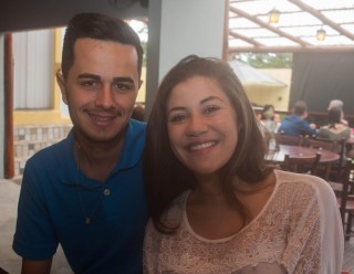 
<a style='margin-left: 5px;' class='btn btn-xs btn-social btn-facebook' href='https://www.facebook.com/sharer/sharer.php?u=https://www.galeramix.com.br/imagem/a74/800-800-90/conteudo/site_galerias/74/feijoada-magnatas-galera-mix-31.jpg' rel='popup' data-width='500' data-height='400'><i class='fa fa-facebook'></i>Compartilhar <span class='hidden-xs'>no Facebook</span>
</a> 
<a class='btn btn-default btn-xs' target='_blank' href='imagem/a74/800-800-90/conteudo/site_galerias/74/feijoada-magnatas-galera-mix-31.jpg'>
<span class='glyphicon glyphicon-cloud-download'></span> Salvar
</a>
