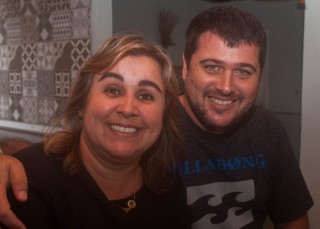 
<a style='margin-left: 5px;' class='btn btn-xs btn-social btn-facebook' href='https://www.facebook.com/sharer/sharer.php?u=https://www.galeramix.com.br/imagem/a74/800-800-90/conteudo/site_galerias/74/feijoada-magnatas-galera-mix-32.jpg' rel='popup' data-width='500' data-height='400'><i class='fa fa-facebook'></i>Compartilhar <span class='hidden-xs'>no Facebook</span>
</a> 
<a class='btn btn-default btn-xs' target='_blank' href='imagem/a74/800-800-90/conteudo/site_galerias/74/feijoada-magnatas-galera-mix-32.jpg'>
<span class='glyphicon glyphicon-cloud-download'></span> Salvar
</a>
