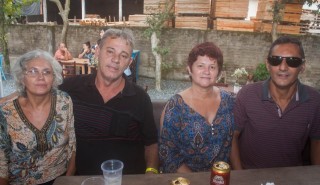 
<a style='margin-left: 5px;' class='btn btn-xs btn-social btn-facebook' href='https://www.facebook.com/sharer/sharer.php?u=https://www.galeramix.com.br/imagem/a74/800-800-90/conteudo/site_galerias/74/feijoada-magnatas-galera-mix-36.jpg' rel='popup' data-width='500' data-height='400'><i class='fa fa-facebook'></i>Compartilhar <span class='hidden-xs'>no Facebook</span>
</a> 
<a class='btn btn-default btn-xs' target='_blank' href='imagem/a74/800-800-90/conteudo/site_galerias/74/feijoada-magnatas-galera-mix-36.jpg'>
<span class='glyphicon glyphicon-cloud-download'></span> Salvar
</a>
