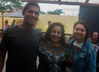 
<a style='margin-left: 5px;' class='btn btn-xs btn-social btn-facebook' href='https://www.facebook.com/sharer/sharer.php?u=https://www.galeramix.com.br/imagem/a74/800-800-90/conteudo/site_galerias/74/feijoada-magnatas-galera-mix-40.jpg' rel='popup' data-width='500' data-height='400'><i class='fa fa-facebook'></i>Compartilhar <span class='hidden-xs'>no Facebook</span>
</a> 
<a class='btn btn-default btn-xs' target='_blank' href='imagem/a74/800-800-90/conteudo/site_galerias/74/feijoada-magnatas-galera-mix-40.jpg'>
<span class='glyphicon glyphicon-cloud-download'></span> Salvar
</a>
