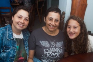 
<a style='margin-left: 5px;' class='btn btn-xs btn-social btn-facebook' href='https://www.facebook.com/sharer/sharer.php?u=https://www.galeramix.com.br/imagem/a74/800-800-90/conteudo/site_galerias/74/feijoada-magnatas-galera-mix-42.jpg' rel='popup' data-width='500' data-height='400'><i class='fa fa-facebook'></i>Compartilhar <span class='hidden-xs'>no Facebook</span>
</a> 
<a class='btn btn-default btn-xs' target='_blank' href='imagem/a74/800-800-90/conteudo/site_galerias/74/feijoada-magnatas-galera-mix-42.jpg'>
<span class='glyphicon glyphicon-cloud-download'></span> Salvar
</a>
