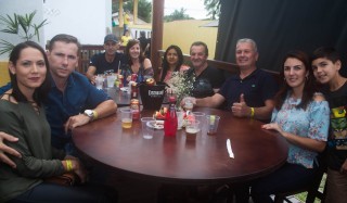 
<a style='margin-left: 5px;' class='btn btn-xs btn-social btn-facebook' href='https://www.facebook.com/sharer/sharer.php?u=https://www.galeramix.com.br/imagem/a74/800-800-90/conteudo/site_galerias/74/feijoada-magnatas-galera-mix-46.jpg' rel='popup' data-width='500' data-height='400'><i class='fa fa-facebook'></i>Compartilhar <span class='hidden-xs'>no Facebook</span>
</a> 
<a class='btn btn-default btn-xs' target='_blank' href='imagem/a74/800-800-90/conteudo/site_galerias/74/feijoada-magnatas-galera-mix-46.jpg'>
<span class='glyphicon glyphicon-cloud-download'></span> Salvar
</a>
