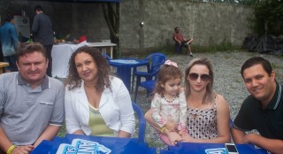 
<a style='margin-left: 5px;' class='btn btn-xs btn-social btn-facebook' href='https://www.facebook.com/sharer/sharer.php?u=https://www.galeramix.com.br/imagem/a74/800-800-90/conteudo/site_galerias/74/feijoada-magnatas-galera-mix-50.jpg' rel='popup' data-width='500' data-height='400'><i class='fa fa-facebook'></i>Compartilhar <span class='hidden-xs'>no Facebook</span>
</a> 
<a class='btn btn-default btn-xs' target='_blank' href='imagem/a74/800-800-90/conteudo/site_galerias/74/feijoada-magnatas-galera-mix-50.jpg'>
<span class='glyphicon glyphicon-cloud-download'></span> Salvar
</a>
