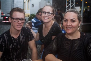 
<a style='margin-left: 5px;' class='btn btn-xs btn-social btn-facebook' href='https://www.facebook.com/sharer/sharer.php?u=https://www.galeramix.com.br/imagem/a74/800-800-90/conteudo/site_galerias/74/feijoada-magnatas-galera-mix-53.jpg' rel='popup' data-width='500' data-height='400'><i class='fa fa-facebook'></i>Compartilhar <span class='hidden-xs'>no Facebook</span>
</a> 
<a class='btn btn-default btn-xs' target='_blank' href='imagem/a74/800-800-90/conteudo/site_galerias/74/feijoada-magnatas-galera-mix-53.jpg'>
<span class='glyphicon glyphicon-cloud-download'></span> Salvar
</a>
