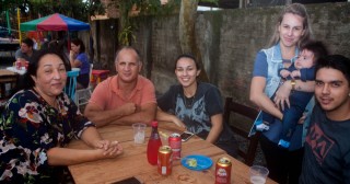 
<a style='margin-left: 5px;' class='btn btn-xs btn-social btn-facebook' href='https://www.facebook.com/sharer/sharer.php?u=https://www.galeramix.com.br/imagem/a74/800-800-90/conteudo/site_galerias/74/feijoada-magnatas-galera-mix-55.jpg' rel='popup' data-width='500' data-height='400'><i class='fa fa-facebook'></i>Compartilhar <span class='hidden-xs'>no Facebook</span>
</a> 
<a class='btn btn-default btn-xs' target='_blank' href='imagem/a74/800-800-90/conteudo/site_galerias/74/feijoada-magnatas-galera-mix-55.jpg'>
<span class='glyphicon glyphicon-cloud-download'></span> Salvar
</a>
