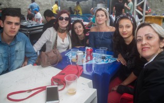 
<a style='margin-left: 5px;' class='btn btn-xs btn-social btn-facebook' href='https://www.facebook.com/sharer/sharer.php?u=https://www.galeramix.com.br/imagem/a74/800-800-90/conteudo/site_galerias/74/feijoada-magnatas-galera-mix-61.jpg' rel='popup' data-width='500' data-height='400'><i class='fa fa-facebook'></i>Compartilhar <span class='hidden-xs'>no Facebook</span>
</a> 
<a class='btn btn-default btn-xs' target='_blank' href='imagem/a74/800-800-90/conteudo/site_galerias/74/feijoada-magnatas-galera-mix-61.jpg'>
<span class='glyphicon glyphicon-cloud-download'></span> Salvar
</a>
