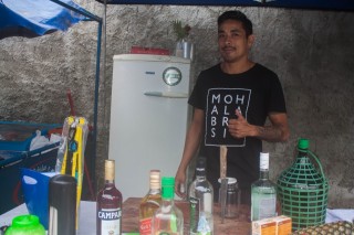 
<a style='margin-left: 5px;' class='btn btn-xs btn-social btn-facebook' href='https://www.facebook.com/sharer/sharer.php?u=https://www.galeramix.com.br/imagem/a74/800-800-90/conteudo/site_galerias/74/feijoada-magnatas-galera-mix-63.jpg' rel='popup' data-width='500' data-height='400'><i class='fa fa-facebook'></i>Compartilhar <span class='hidden-xs'>no Facebook</span>
</a> 
<a class='btn btn-default btn-xs' target='_blank' href='imagem/a74/800-800-90/conteudo/site_galerias/74/feijoada-magnatas-galera-mix-63.jpg'>
<span class='glyphicon glyphicon-cloud-download'></span> Salvar
</a>
