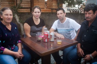 
<a style='margin-left: 5px;' class='btn btn-xs btn-social btn-facebook' href='https://www.facebook.com/sharer/sharer.php?u=https://www.galeramix.com.br/imagem/a74/800-800-90/conteudo/site_galerias/74/feijoada-magnatas-galera-mix-64.jpg' rel='popup' data-width='500' data-height='400'><i class='fa fa-facebook'></i>Compartilhar <span class='hidden-xs'>no Facebook</span>
</a> 
<a class='btn btn-default btn-xs' target='_blank' href='imagem/a74/800-800-90/conteudo/site_galerias/74/feijoada-magnatas-galera-mix-64.jpg'>
<span class='glyphicon glyphicon-cloud-download'></span> Salvar
</a>
