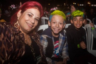 
                <a style='margin-left: 5px;' class='btn btn-xs btn-social btn-facebook' href='https://www.facebook.com/sharer/sharer.php?u=https://www.galeramix.com.br/imagem/a76/800-800-90/conteudo/site_galerias/76/felipe-neto-mega-fest-12.jpg' rel='popup' data-width='500' data-height='400'><i class='fa fa-facebook'></i>Compartilhar <span class='hidden-xs'>no Facebook</span>
            </a> 
            <a class='btn btn-default btn-xs' target='_blank' href='imagem/a76/800-800-90/conteudo/site_galerias/76/felipe-neto-mega-fest-12.jpg'>
                <span class='glyphicon glyphicon-cloud-download'></span> Salvar
            </a>
            