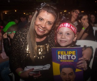 
<a style='margin-left: 5px;' class='btn btn-xs btn-social btn-facebook' href='https://www.facebook.com/sharer/sharer.php?u=https://www.galeramix.com.br/imagem/a76/800-800-90/conteudo/site_galerias/76/felipe-neto-mega-fest-17.jpg' rel='popup' data-width='500' data-height='400'><i class='fa fa-facebook'></i>Compartilhar <span class='hidden-xs'>no Facebook</span>
</a> 
<a class='btn btn-default btn-xs' target='_blank' href='imagem/a76/800-800-90/conteudo/site_galerias/76/felipe-neto-mega-fest-17.jpg'>
<span class='glyphicon glyphicon-cloud-download'></span> Salvar
</a>
