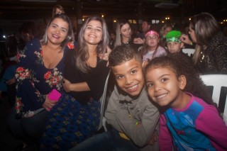 
<a style='margin-left: 5px;' class='btn btn-xs btn-social btn-facebook' href='https://www.facebook.com/sharer/sharer.php?u=https://www.galeramix.com.br/imagem/a76/800-800-90/conteudo/site_galerias/76/felipe-neto-mega-fest-18.jpg' rel='popup' data-width='500' data-height='400'><i class='fa fa-facebook'></i>Compartilhar <span class='hidden-xs'>no Facebook</span>
</a> 
<a class='btn btn-default btn-xs' target='_blank' href='imagem/a76/800-800-90/conteudo/site_galerias/76/felipe-neto-mega-fest-18.jpg'>
<span class='glyphicon glyphicon-cloud-download'></span> Salvar
</a>
