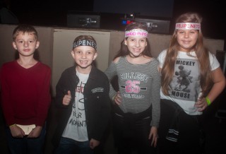 
<a style='margin-left: 5px;' class='btn btn-xs btn-social btn-facebook' href='https://www.facebook.com/sharer/sharer.php?u=https://www.galeramix.com.br/imagem/a76/800-800-90/conteudo/site_galerias/76/felipe-neto-mega-fest-20.jpg' rel='popup' data-width='500' data-height='400'><i class='fa fa-facebook'></i>Compartilhar <span class='hidden-xs'>no Facebook</span>
</a> 
<a class='btn btn-default btn-xs' target='_blank' href='imagem/a76/800-800-90/conteudo/site_galerias/76/felipe-neto-mega-fest-20.jpg'>
<span class='glyphicon glyphicon-cloud-download'></span> Salvar
</a>
