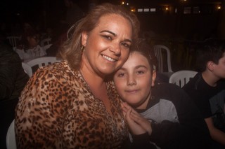 
<a style='margin-left: 5px;' class='btn btn-xs btn-social btn-facebook' href='https://www.facebook.com/sharer/sharer.php?u=https://www.galeramix.com.br/imagem/a76/800-800-90/conteudo/site_galerias/76/felipe-neto-mega-fest-27.jpg' rel='popup' data-width='500' data-height='400'><i class='fa fa-facebook'></i>Compartilhar <span class='hidden-xs'>no Facebook</span>
</a> 
<a class='btn btn-default btn-xs' target='_blank' href='imagem/a76/800-800-90/conteudo/site_galerias/76/felipe-neto-mega-fest-27.jpg'>
<span class='glyphicon glyphicon-cloud-download'></span> Salvar
</a>
