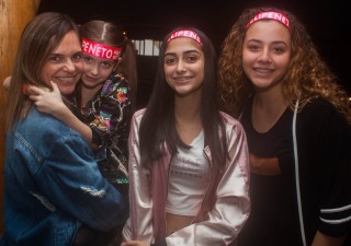 
<a style='margin-left: 5px;' class='btn btn-xs btn-social btn-facebook' href='https://www.facebook.com/sharer/sharer.php?u=https://www.galeramix.com.br/imagem/a76/800-800-90/conteudo/site_galerias/76/felipe-neto-mega-fest-4.jpg' rel='popup' data-width='500' data-height='400'><i class='fa fa-facebook'></i>Compartilhar <span class='hidden-xs'>no Facebook</span>
</a> 
<a class='btn btn-default btn-xs' target='_blank' href='imagem/a76/800-800-90/conteudo/site_galerias/76/felipe-neto-mega-fest-4.jpg'>
<span class='glyphicon glyphicon-cloud-download'></span> Salvar
</a>
