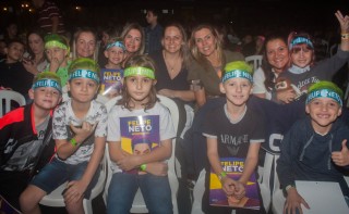 
<a style='margin-left: 5px;' class='btn btn-xs btn-social btn-facebook' href='https://www.facebook.com/sharer/sharer.php?u=https://www.galeramix.com.br/imagem/a76/800-800-90/conteudo/site_galerias/76/felipe-neto-mega-fest-40.jpg' rel='popup' data-width='500' data-height='400'><i class='fa fa-facebook'></i>Compartilhar <span class='hidden-xs'>no Facebook</span>
</a> 
<a class='btn btn-default btn-xs' target='_blank' href='imagem/a76/800-800-90/conteudo/site_galerias/76/felipe-neto-mega-fest-40.jpg'>
<span class='glyphicon glyphicon-cloud-download'></span> Salvar
</a>
