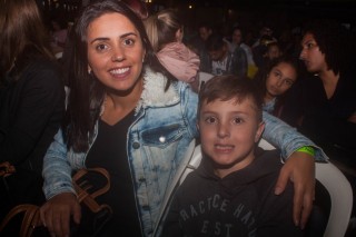 
<a style='margin-left: 5px;' class='btn btn-xs btn-social btn-facebook' href='https://www.facebook.com/sharer/sharer.php?u=https://www.galeramix.com.br/imagem/a76/800-800-90/conteudo/site_galerias/76/felipe-neto-mega-fest-43.jpg' rel='popup' data-width='500' data-height='400'><i class='fa fa-facebook'></i>Compartilhar <span class='hidden-xs'>no Facebook</span>
</a> 
<a class='btn btn-default btn-xs' target='_blank' href='imagem/a76/800-800-90/conteudo/site_galerias/76/felipe-neto-mega-fest-43.jpg'>
<span class='glyphicon glyphicon-cloud-download'></span> Salvar
</a>
