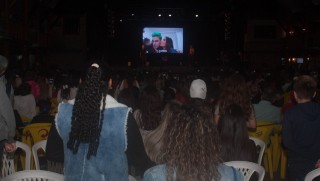 
<a style='margin-left: 5px;' class='btn btn-xs btn-social btn-facebook' href='https://www.facebook.com/sharer/sharer.php?u=https://www.galeramix.com.br/imagem/a76/800-800-90/conteudo/site_galerias/76/felipe-neto-mega-fest-52.jpg' rel='popup' data-width='500' data-height='400'><i class='fa fa-facebook'></i>Compartilhar <span class='hidden-xs'>no Facebook</span>
</a> 
<a class='btn btn-default btn-xs' target='_blank' href='imagem/a76/800-800-90/conteudo/site_galerias/76/felipe-neto-mega-fest-52.jpg'>
<span class='glyphicon glyphicon-cloud-download'></span> Salvar
</a>
