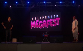 
<a style='margin-left: 5px;' class='btn btn-xs btn-social btn-facebook' href='https://www.facebook.com/sharer/sharer.php?u=https://www.galeramix.com.br/imagem/a76/800-800-90/conteudo/site_galerias/76/felipe-neto-mega-fest-55.jpg' rel='popup' data-width='500' data-height='400'><i class='fa fa-facebook'></i>Compartilhar <span class='hidden-xs'>no Facebook</span>
</a> 
<a class='btn btn-default btn-xs' target='_blank' href='imagem/a76/800-800-90/conteudo/site_galerias/76/felipe-neto-mega-fest-55.jpg'>
<span class='glyphicon glyphicon-cloud-download'></span> Salvar
</a>
