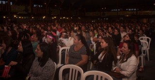 
<a style='margin-left: 5px;' class='btn btn-xs btn-social btn-facebook' href='https://www.facebook.com/sharer/sharer.php?u=https://www.galeramix.com.br/imagem/a76/800-800-90/conteudo/site_galerias/76/felipe-neto-mega-fest-56.jpg' rel='popup' data-width='500' data-height='400'><i class='fa fa-facebook'></i>Compartilhar <span class='hidden-xs'>no Facebook</span>
</a> 
<a class='btn btn-default btn-xs' target='_blank' href='imagem/a76/800-800-90/conteudo/site_galerias/76/felipe-neto-mega-fest-56.jpg'>
<span class='glyphicon glyphicon-cloud-download'></span> Salvar
</a>
