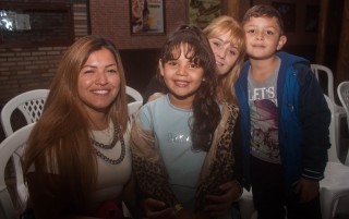 
<a style='margin-left: 5px;' class='btn btn-xs btn-social btn-facebook' href='https://www.facebook.com/sharer/sharer.php?u=https://www.galeramix.com.br/imagem/a76/800-800-90/conteudo/site_galerias/76/felipe-neto-mega-fest-58.jpg' rel='popup' data-width='500' data-height='400'><i class='fa fa-facebook'></i>Compartilhar <span class='hidden-xs'>no Facebook</span>
</a> 
<a class='btn btn-default btn-xs' target='_blank' href='imagem/a76/800-800-90/conteudo/site_galerias/76/felipe-neto-mega-fest-58.jpg'>
<span class='glyphicon glyphicon-cloud-download'></span> Salvar
</a>
