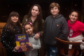 
<a style='margin-left: 5px;' class='btn btn-xs btn-social btn-facebook' href='https://www.facebook.com/sharer/sharer.php?u=https://www.galeramix.com.br/imagem/a76/800-800-90/conteudo/site_galerias/76/felipe-neto-mega-fest-70.jpg' rel='popup' data-width='500' data-height='400'><i class='fa fa-facebook'></i>Compartilhar <span class='hidden-xs'>no Facebook</span>
</a> 
<a class='btn btn-default btn-xs' target='_blank' href='imagem/a76/800-800-90/conteudo/site_galerias/76/felipe-neto-mega-fest-70.jpg'>
<span class='glyphicon glyphicon-cloud-download'></span> Salvar
</a>
