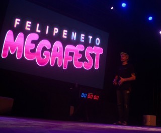 
<a style='margin-left: 5px;' class='btn btn-xs btn-social btn-facebook' href='https://www.facebook.com/sharer/sharer.php?u=https://www.galeramix.com.br/imagem/a76/800-800-90/conteudo/site_galerias/76/felipe-neto-mega-fest-72.jpg' rel='popup' data-width='500' data-height='400'><i class='fa fa-facebook'></i>Compartilhar <span class='hidden-xs'>no Facebook</span>
</a> 
<a class='btn btn-default btn-xs' target='_blank' href='imagem/a76/800-800-90/conteudo/site_galerias/76/felipe-neto-mega-fest-72.jpg'>
<span class='glyphicon glyphicon-cloud-download'></span> Salvar
</a>
