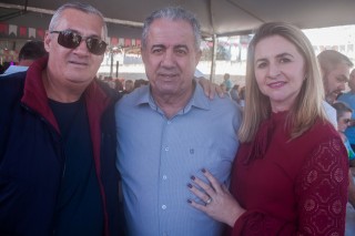 
                        <a style='margin-left: 5px;' class='btn btn-xs btn-social btn-facebook' href='https://www.facebook.com/sharer/sharer.php?u=https://www.galeramix.com.br/imagem/a77/800-800-90/conteudo/site_galerias/77/aniversario-de-tijucas-galera-mix-casarao-gallotti-100.jpg' rel='popup' data-width='500' data-height='400'><i class='fa fa-facebook'></i>Compartilhar <span class='hidden-xs'>no Facebook</span>
                    </a> 
                    <a class='btn btn-default btn-xs' target='_blank' href='imagem/a77/800-800-90/conteudo/site_galerias/77/aniversario-de-tijucas-galera-mix-casarao-gallotti-100.jpg'>
                        <span class='glyphicon glyphicon-cloud-download'></span> Salvar
                    </a>
                    