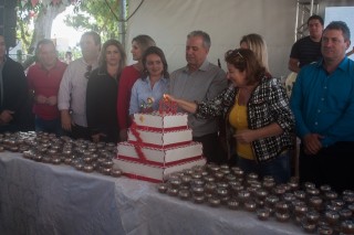 
<a style='margin-left: 5px;' class='btn btn-xs btn-social btn-facebook' href='https://www.facebook.com/sharer/sharer.php?u=https://www.galeramix.com.br/imagem/a77/800-800-90/conteudo/site_galerias/77/aniversario-de-tijucas-galera-mix-casarao-gallotti-106.jpg' rel='popup' data-width='500' data-height='400'><i class='fa fa-facebook'></i>Compartilhar <span class='hidden-xs'>no Facebook</span>
</a> 
<a class='btn btn-default btn-xs' target='_blank' href='imagem/a77/800-800-90/conteudo/site_galerias/77/aniversario-de-tijucas-galera-mix-casarao-gallotti-106.jpg'>
<span class='glyphicon glyphicon-cloud-download'></span> Salvar
</a>
