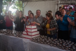 
<a style='margin-left: 5px;' class='btn btn-xs btn-social btn-facebook' href='https://www.facebook.com/sharer/sharer.php?u=https://www.galeramix.com.br/imagem/a77/800-800-90/conteudo/site_galerias/77/aniversario-de-tijucas-galera-mix-casarao-gallotti-107.jpg' rel='popup' data-width='500' data-height='400'><i class='fa fa-facebook'></i>Compartilhar <span class='hidden-xs'>no Facebook</span>
</a> 
<a class='btn btn-default btn-xs' target='_blank' href='imagem/a77/800-800-90/conteudo/site_galerias/77/aniversario-de-tijucas-galera-mix-casarao-gallotti-107.jpg'>
<span class='glyphicon glyphicon-cloud-download'></span> Salvar
</a>
