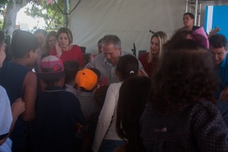 
<a style='margin-left: 5px;' class='btn btn-xs btn-social btn-facebook' href='https://www.facebook.com/sharer/sharer.php?u=https://www.galeramix.com.br/imagem/a77/800-800-90/conteudo/site_galerias/77/aniversario-de-tijucas-galera-mix-casarao-gallotti-109.jpg' rel='popup' data-width='500' data-height='400'><i class='fa fa-facebook'></i>Compartilhar <span class='hidden-xs'>no Facebook</span>
</a> 
<a class='btn btn-default btn-xs' target='_blank' href='imagem/a77/800-800-90/conteudo/site_galerias/77/aniversario-de-tijucas-galera-mix-casarao-gallotti-109.jpg'>
<span class='glyphicon glyphicon-cloud-download'></span> Salvar
</a>
