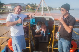 
<a style='margin-left: 5px;' class='btn btn-xs btn-social btn-facebook' href='https://www.facebook.com/sharer/sharer.php?u=https://www.galeramix.com.br/imagem/a77/800-800-90/conteudo/site_galerias/77/aniversario-de-tijucas-galera-mix-casarao-gallotti-110.jpg' rel='popup' data-width='500' data-height='400'><i class='fa fa-facebook'></i>Compartilhar <span class='hidden-xs'>no Facebook</span>
</a> 
<a class='btn btn-default btn-xs' target='_blank' href='imagem/a77/800-800-90/conteudo/site_galerias/77/aniversario-de-tijucas-galera-mix-casarao-gallotti-110.jpg'>
<span class='glyphicon glyphicon-cloud-download'></span> Salvar
</a>
