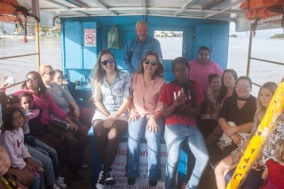 
<a style='margin-left: 5px;' class='btn btn-xs btn-social btn-facebook' href='https://www.facebook.com/sharer/sharer.php?u=https://www.galeramix.com.br/imagem/a77/800-800-90/conteudo/site_galerias/77/aniversario-de-tijucas-galera-mix-casarao-gallotti-111.jpg' rel='popup' data-width='500' data-height='400'><i class='fa fa-facebook'></i>Compartilhar <span class='hidden-xs'>no Facebook</span>
</a> 
<a class='btn btn-default btn-xs' target='_blank' href='imagem/a77/800-800-90/conteudo/site_galerias/77/aniversario-de-tijucas-galera-mix-casarao-gallotti-111.jpg'>
<span class='glyphicon glyphicon-cloud-download'></span> Salvar
</a>
