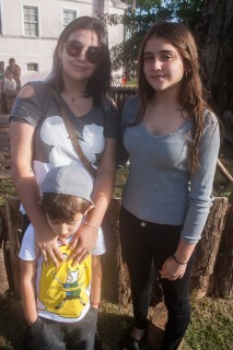 
<a style='margin-left: 5px;' class='btn btn-xs btn-social btn-facebook' href='https://www.facebook.com/sharer/sharer.php?u=https://www.galeramix.com.br/imagem/a77/800-800-90/conteudo/site_galerias/77/aniversario-de-tijucas-galera-mix-casarao-gallotti-124.jpg' rel='popup' data-width='500' data-height='400'><i class='fa fa-facebook'></i>Compartilhar <span class='hidden-xs'>no Facebook</span>
</a> 
<a class='btn btn-default btn-xs' target='_blank' href='imagem/a77/800-800-90/conteudo/site_galerias/77/aniversario-de-tijucas-galera-mix-casarao-gallotti-124.jpg'>
<span class='glyphicon glyphicon-cloud-download'></span> Salvar
</a>
