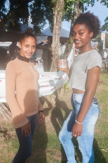 
<a style='margin-left: 5px;' class='btn btn-xs btn-social btn-facebook' href='https://www.facebook.com/sharer/sharer.php?u=https://www.galeramix.com.br/imagem/a77/800-800-90/conteudo/site_galerias/77/aniversario-de-tijucas-galera-mix-casarao-gallotti-131.jpg' rel='popup' data-width='500' data-height='400'><i class='fa fa-facebook'></i>Compartilhar <span class='hidden-xs'>no Facebook</span>
</a> 
<a class='btn btn-default btn-xs' target='_blank' href='imagem/a77/800-800-90/conteudo/site_galerias/77/aniversario-de-tijucas-galera-mix-casarao-gallotti-131.jpg'>
<span class='glyphicon glyphicon-cloud-download'></span> Salvar
</a>
