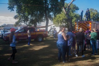 
<a style='margin-left: 5px;' class='btn btn-xs btn-social btn-facebook' href='https://www.facebook.com/sharer/sharer.php?u=https://www.galeramix.com.br/imagem/a77/800-800-90/conteudo/site_galerias/77/aniversario-de-tijucas-galera-mix-casarao-gallotti-2.jpg' rel='popup' data-width='500' data-height='400'><i class='fa fa-facebook'></i>Compartilhar <span class='hidden-xs'>no Facebook</span>
</a> 
<a class='btn btn-default btn-xs' target='_blank' href='imagem/a77/800-800-90/conteudo/site_galerias/77/aniversario-de-tijucas-galera-mix-casarao-gallotti-2.jpg'>
<span class='glyphicon glyphicon-cloud-download'></span> Salvar
</a>
