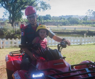 
<a style='margin-left: 5px;' class='btn btn-xs btn-social btn-facebook' href='https://www.facebook.com/sharer/sharer.php?u=https://www.galeramix.com.br/imagem/a77/800-800-90/conteudo/site_galerias/77/aniversario-de-tijucas-galera-mix-casarao-gallotti-24.jpg' rel='popup' data-width='500' data-height='400'><i class='fa fa-facebook'></i>Compartilhar <span class='hidden-xs'>no Facebook</span>
</a> 
<a class='btn btn-default btn-xs' target='_blank' href='imagem/a77/800-800-90/conteudo/site_galerias/77/aniversario-de-tijucas-galera-mix-casarao-gallotti-24.jpg'>
<span class='glyphicon glyphicon-cloud-download'></span> Salvar
</a>
