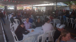 
<a style='margin-left: 5px;' class='btn btn-xs btn-social btn-facebook' href='https://www.facebook.com/sharer/sharer.php?u=https://www.galeramix.com.br/imagem/a77/800-800-90/conteudo/site_galerias/77/aniversario-de-tijucas-galera-mix-casarao-gallotti-32.jpg' rel='popup' data-width='500' data-height='400'><i class='fa fa-facebook'></i>Compartilhar <span class='hidden-xs'>no Facebook</span>
</a> 
<a class='btn btn-default btn-xs' target='_blank' href='imagem/a77/800-800-90/conteudo/site_galerias/77/aniversario-de-tijucas-galera-mix-casarao-gallotti-32.jpg'>
<span class='glyphicon glyphicon-cloud-download'></span> Salvar
</a>
