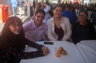 
<a style='margin-left: 5px;' class='btn btn-xs btn-social btn-facebook' href='https://www.facebook.com/sharer/sharer.php?u=https://www.galeramix.com.br/imagem/a77/800-800-90/conteudo/site_galerias/77/aniversario-de-tijucas-galera-mix-casarao-gallotti-33.jpg' rel='popup' data-width='500' data-height='400'><i class='fa fa-facebook'></i>Compartilhar <span class='hidden-xs'>no Facebook</span>
</a> 
<a class='btn btn-default btn-xs' target='_blank' href='imagem/a77/800-800-90/conteudo/site_galerias/77/aniversario-de-tijucas-galera-mix-casarao-gallotti-33.jpg'>
<span class='glyphicon glyphicon-cloud-download'></span> Salvar
</a>
