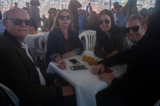 
<a style='margin-left: 5px;' class='btn btn-xs btn-social btn-facebook' href='https://www.facebook.com/sharer/sharer.php?u=https://www.galeramix.com.br/imagem/a77/800-800-90/conteudo/site_galerias/77/aniversario-de-tijucas-galera-mix-casarao-gallotti-35.jpg' rel='popup' data-width='500' data-height='400'><i class='fa fa-facebook'></i>Compartilhar <span class='hidden-xs'>no Facebook</span>
</a> 
<a class='btn btn-default btn-xs' target='_blank' href='imagem/a77/800-800-90/conteudo/site_galerias/77/aniversario-de-tijucas-galera-mix-casarao-gallotti-35.jpg'>
<span class='glyphicon glyphicon-cloud-download'></span> Salvar
</a>
