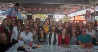 
<a style='margin-left: 5px;' class='btn btn-xs btn-social btn-facebook' href='https://www.facebook.com/sharer/sharer.php?u=https://www.galeramix.com.br/imagem/a77/800-800-90/conteudo/site_galerias/77/aniversario-de-tijucas-galera-mix-casarao-gallotti-41.jpg' rel='popup' data-width='500' data-height='400'><i class='fa fa-facebook'></i>Compartilhar <span class='hidden-xs'>no Facebook</span>
</a> 
<a class='btn btn-default btn-xs' target='_blank' href='imagem/a77/800-800-90/conteudo/site_galerias/77/aniversario-de-tijucas-galera-mix-casarao-gallotti-41.jpg'>
<span class='glyphicon glyphicon-cloud-download'></span> Salvar
</a>
